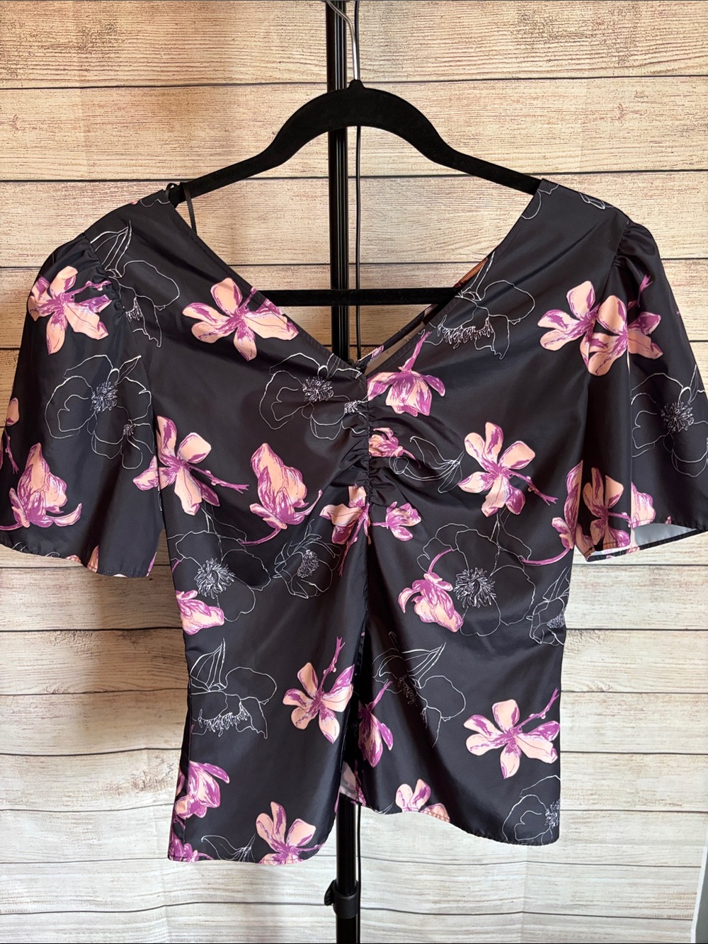 Club Monaco Women’s Black Floral V-Neck Ruched Front Top